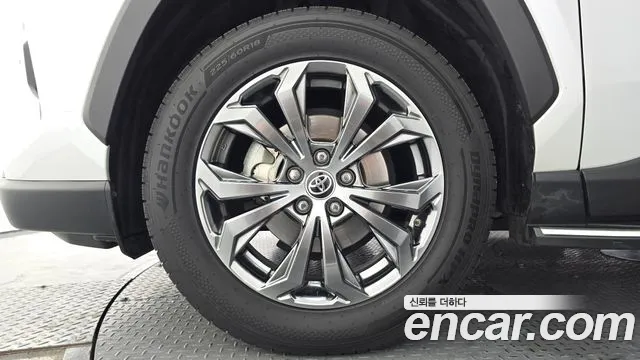 Toyota RAV4 — Фото автомобиля 5