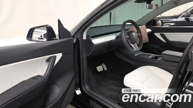 Tesla Model Y — Фото автомобиля 10