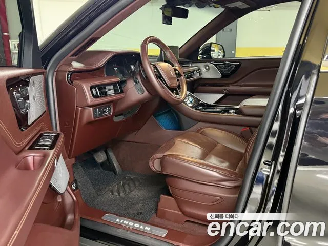 Lincoln Aviator — Фото автомобиля 8