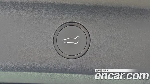 Tesla Model Y — Фото автомобиля 17