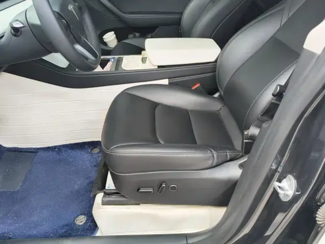 Tesla Model Y — Фото автомобиля 9