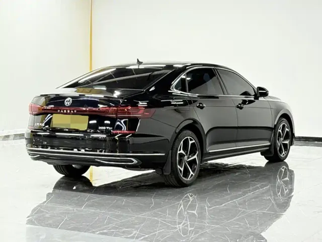 Volkswagen Passat — Фото автомобиля 7