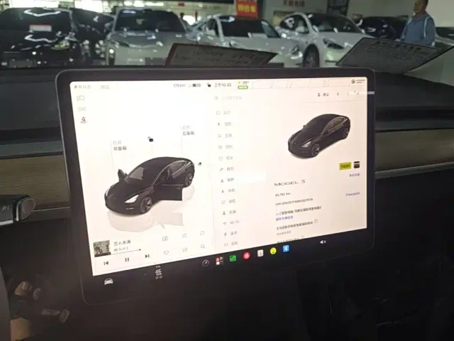 Tesla Model 3 — Фото автомобиля 12