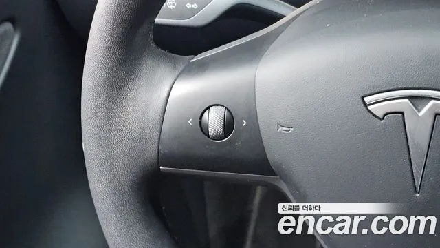 Tesla Model Y — Фото автомобиля 21