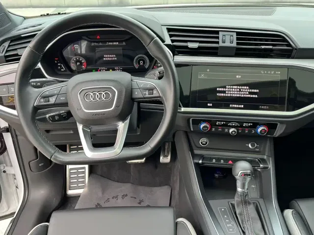Audi Audi Q3 2024 35 TFSI Fashion Sport — Фото автомобиля 3