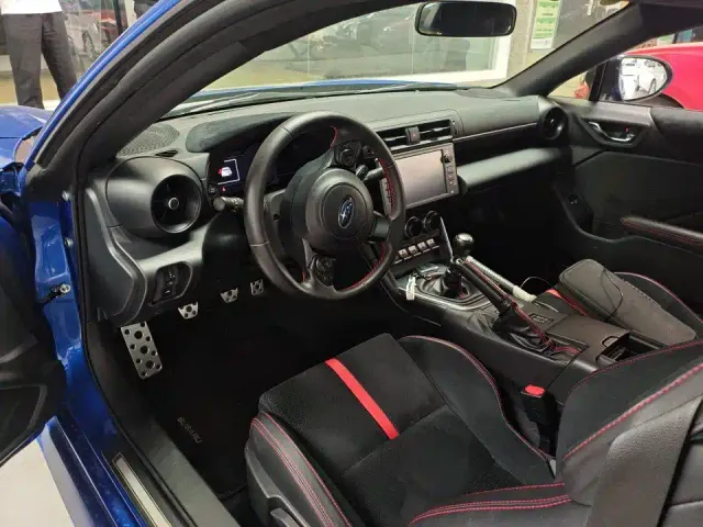 Subaru Subaru BRZ 2022 2.4L Manual — Фото автомобиля 3