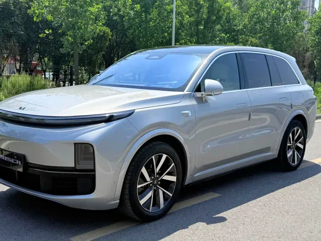 Li Auto L8 — Фото автомобиля 3