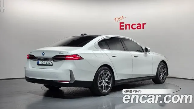 BMW 5 Series G60 — Фото автомобиля 2