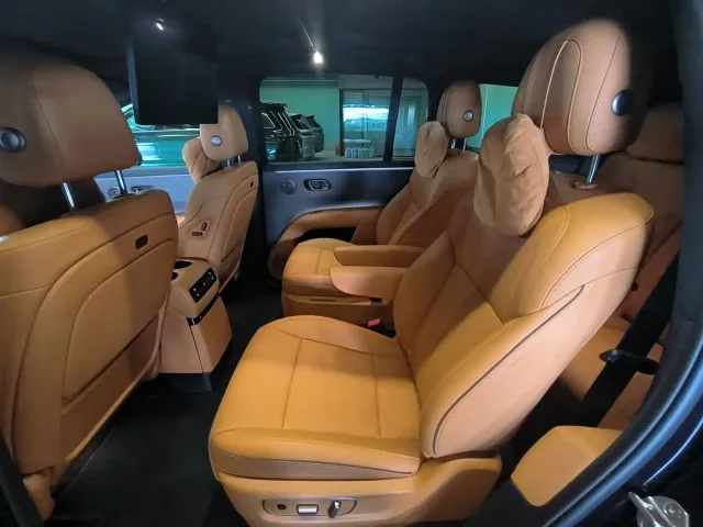 Li Auto i8 — Фото автомобиля 6