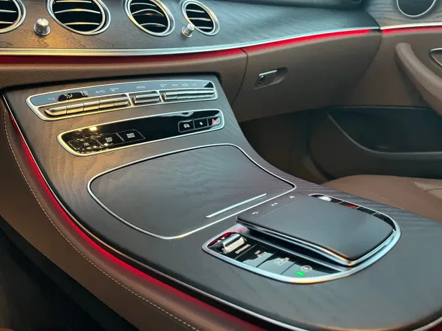 Mercedes-Benz E-Class — Фото автомобиля 13
