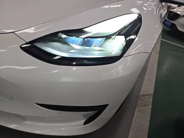 Tesla Model 3 — Фото автомобиля 23