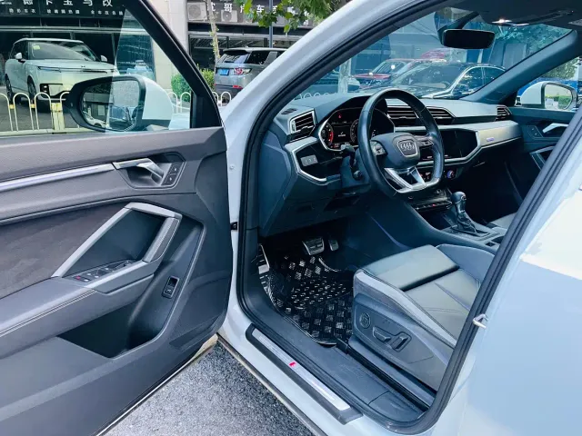 Audi Q3 — Фото автомобиля 9