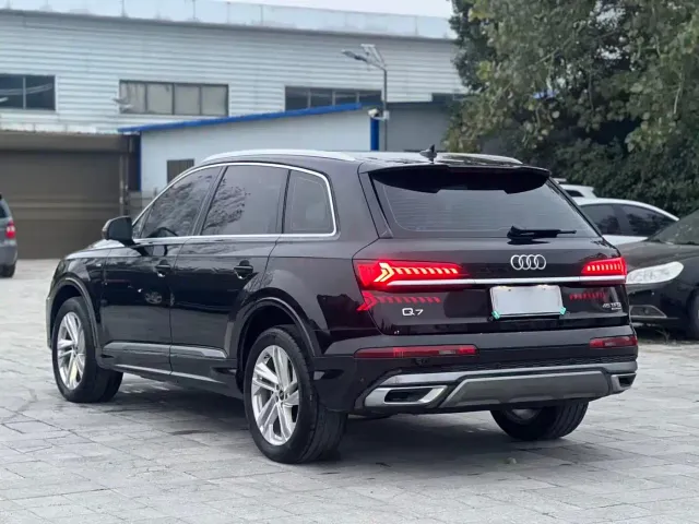 Audi Q7 — Фото автомобиля 7