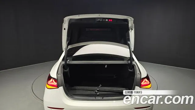 Mercedes-Benz E-Class — Фото автомобиля 17