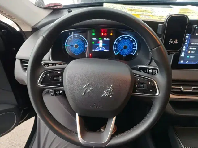 Hongqi E-QM5 — Фото автомобиля 10