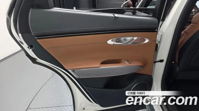 Genesis GV70 — Фото автомобиля 14