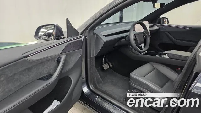 Tesla Model Y — Фото автомобиля 10
