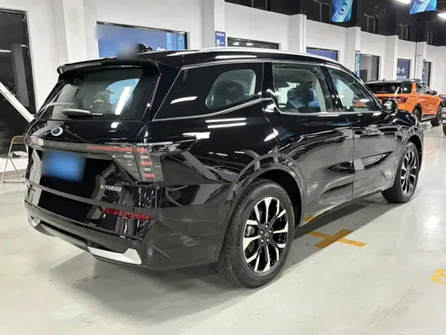 Ford Edge — Фото автомобиля 23