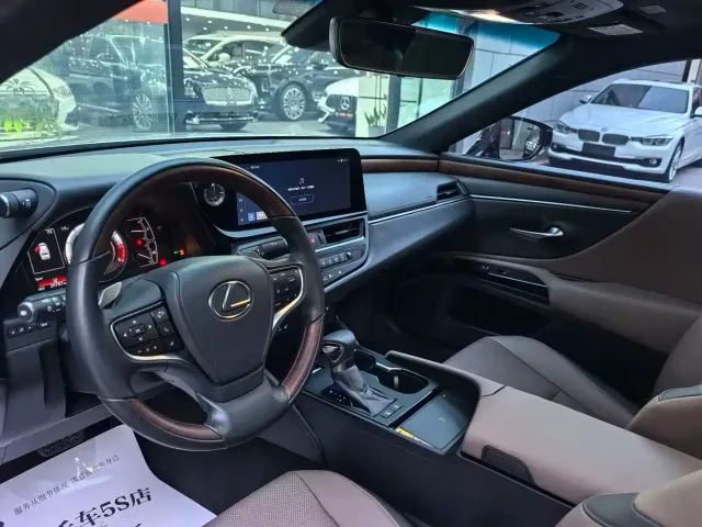 Lexus ES — Фото автомобиля 10