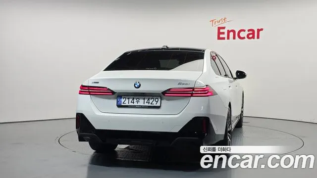 BMW 5-Series 5 серия (G60) 530i xDrive M Sport — Фото автомобиля 4