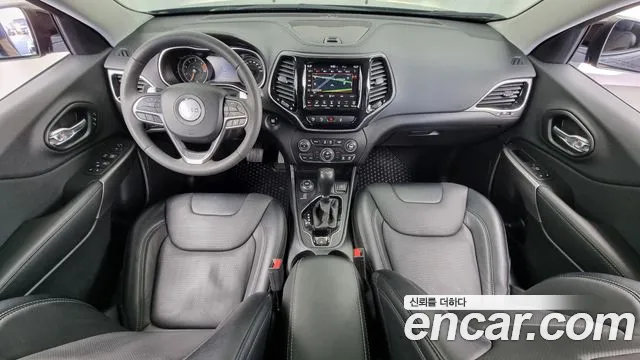Jeep Cherokee — Фото автомобиля 7
