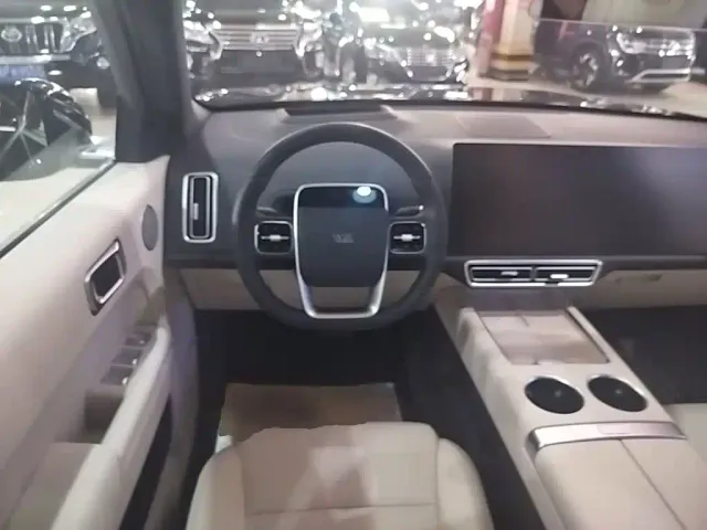 Li Auto L7 — Фото автомобиля 10