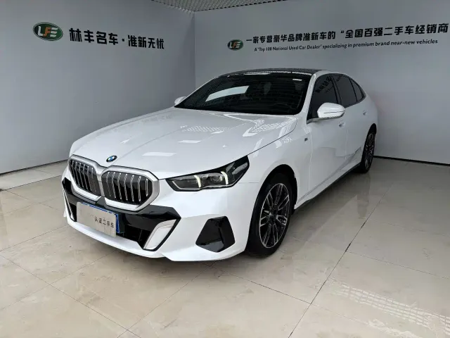Фотография автомобиля — BMW 5 Series