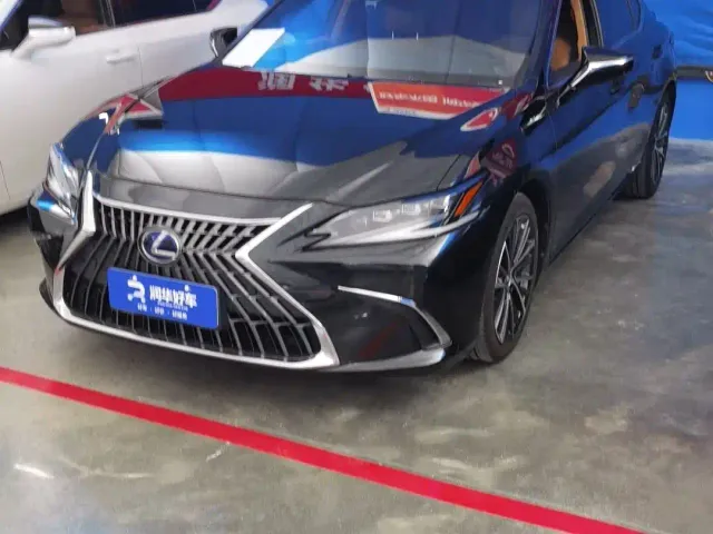 Фотография автомобиля — Lexus ES