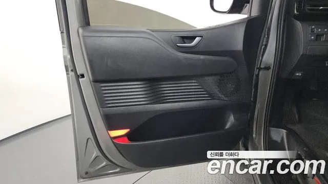 Hyundai Staria Staria 4WD Lounge 9 мест — Фото автомобиля 23