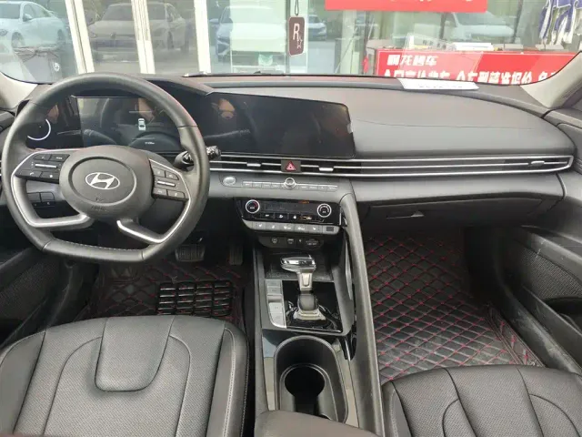 Hyundai Elantra — Фото автомобиля 9