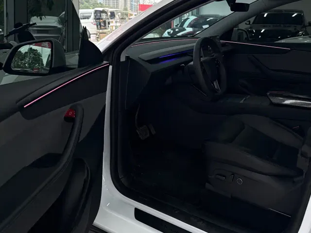 Tesla Model Y — Фото автомобиля 6