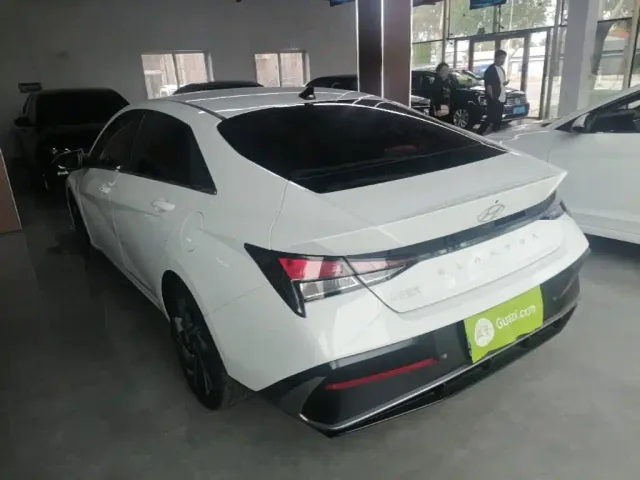 Hyundai Elantra — Фото автомобиля 4