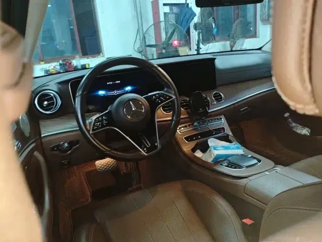 Mercedes-Benz E-Class — Фото автомобиля 2