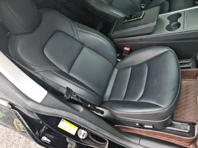 Tesla Model Y — Фото автомобиля 24