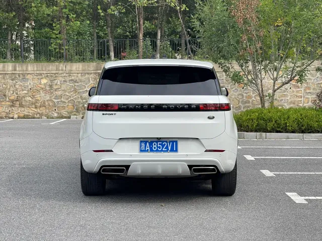 Land Rover Range Rover Sport — Фото автомобиля 9
