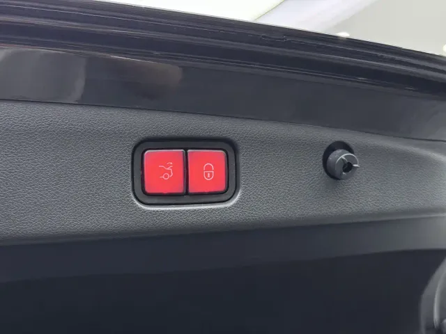 Mercedes-Benz E-Class — Фото автомобиля 19