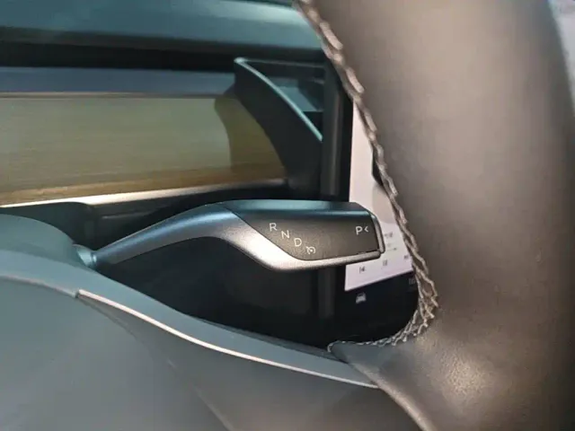 Tesla Model Y — Фото автомобиля 13