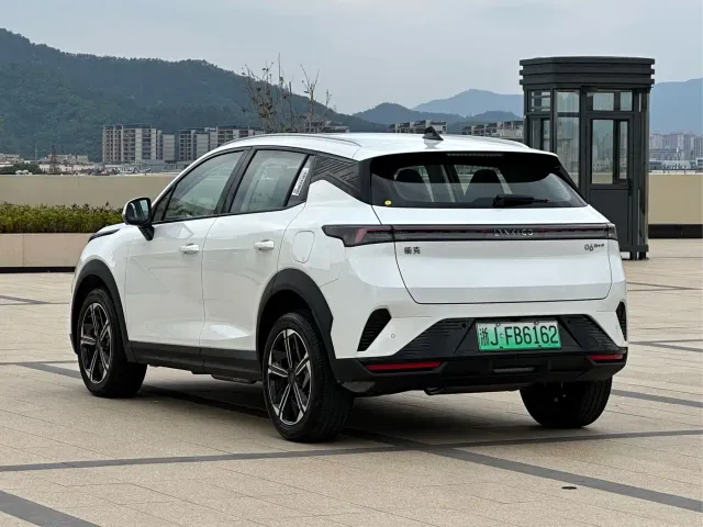 Lynk & Co 06 EM-P — Фото автомобиля 13
