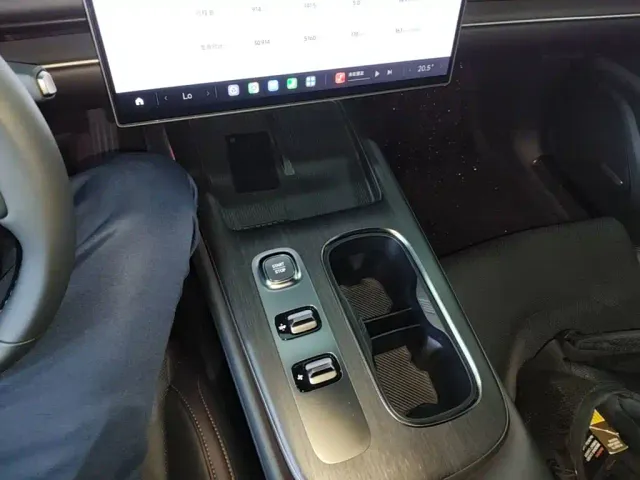 Xiaomi SU7 — Фото автомобиля 13