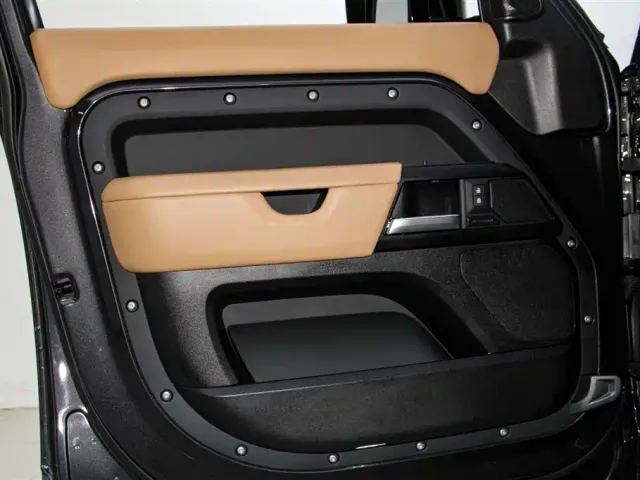 Land Rover Defender — Фото автомобиля 17