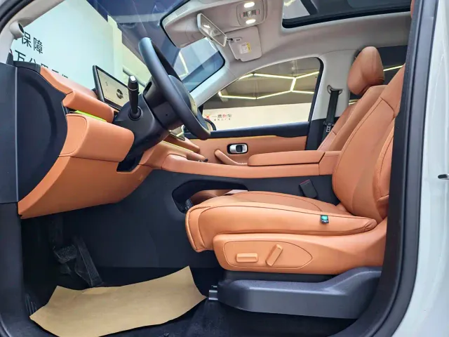 Leapmotor C10 — Фото автомобиля 7