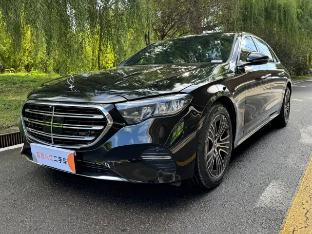 Фотография автомобиля — Mercedes-Benz E-Class