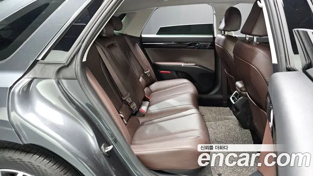 Hyundai Grandeur Grandeur (GN7) 2.5 Бензин 2WD — Фото автомобиля 8