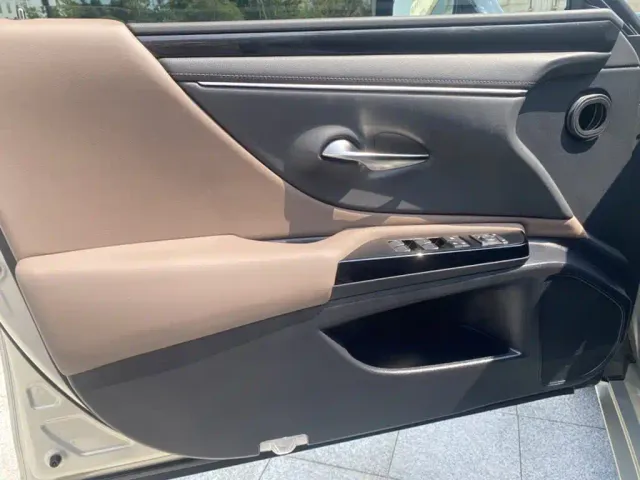 Lexus ES — Фото автомобиля 3