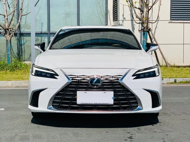 Lexus ES — Фото автомобиля 2