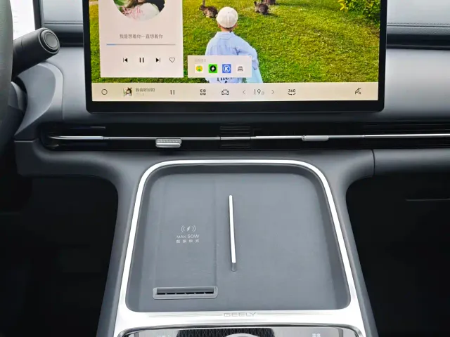 Geely Galaxy Starship 7 EM-i — Фото автомобиля 16
