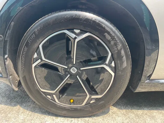 Xiaomi Auto Xiaomi YU7 2025 Extended Range RWD Edition — Фото автомобиля 14