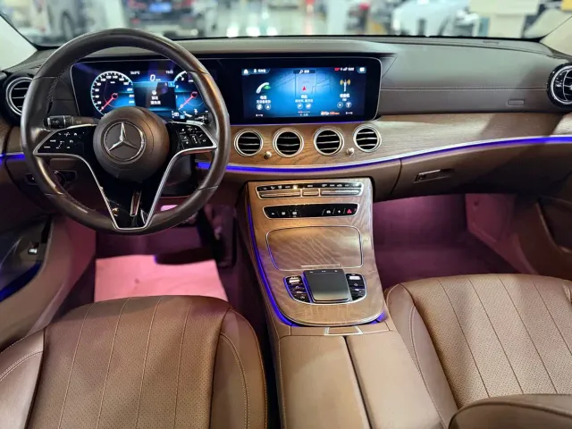 Mercedes-Benz E-Class — Фото автомобиля 9