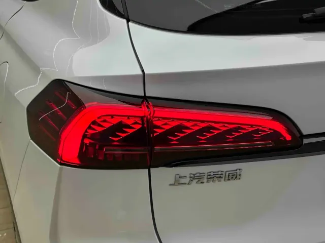 Roewe RX5 Max — Фото автомобиля 16