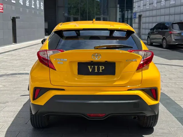 Toyota C-HR — Фото автомобиля 5